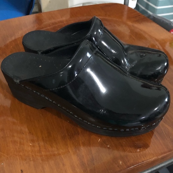 dansko clogs no back